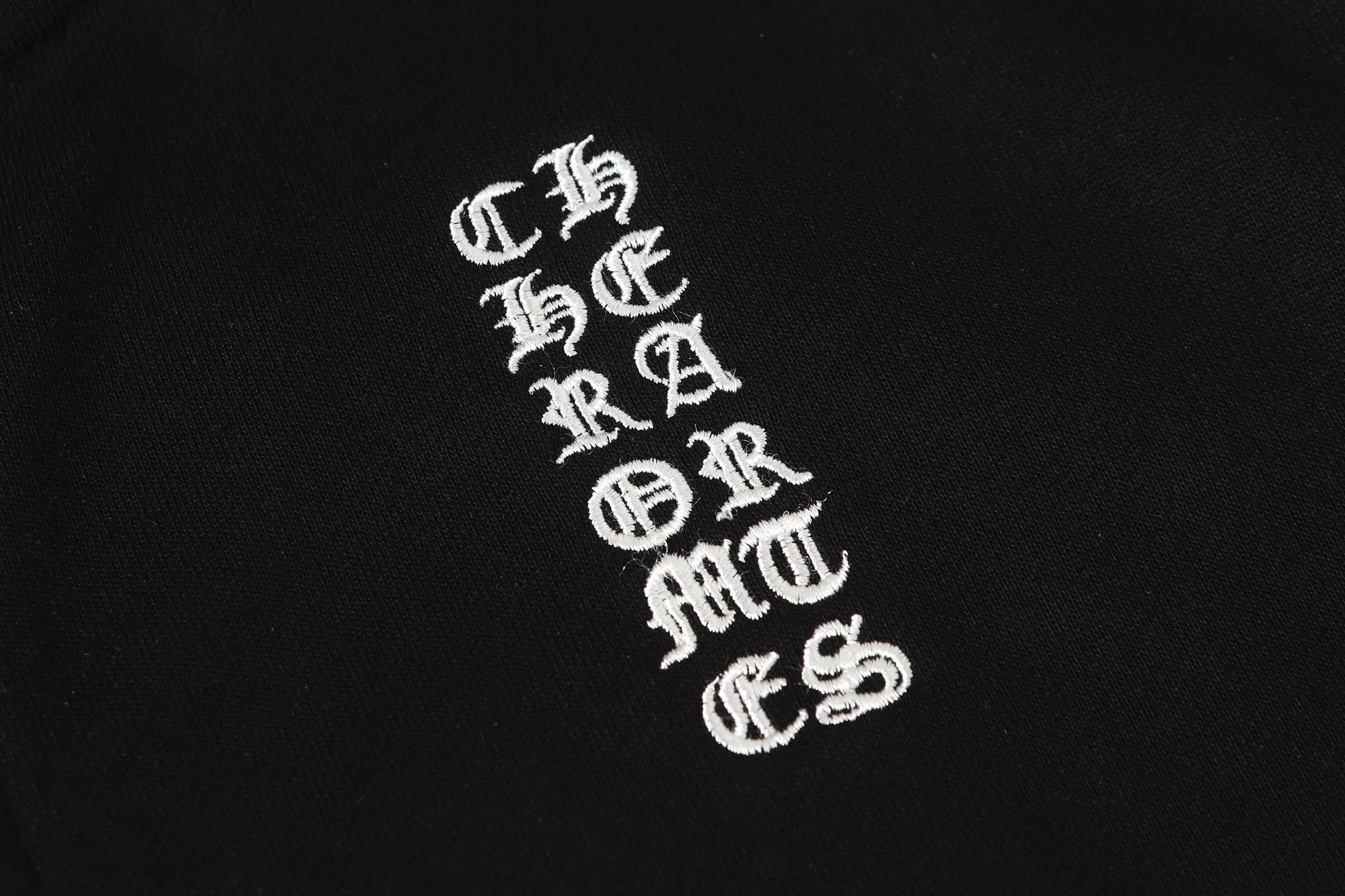 P280 Cross-border running quantity model, please do not place an order if you pursue quality - Chrome Hearts/Chrome Hearts Sanskrit embroidered high-density zipper sweatshirt cardigan jacket - High weight, high density and high quality. The wool is soft, delicate and skin-friendly. Soft and silky to the touch. Excellent warmth and skin-friendly properties. - Custom-woven and custom-dyed, no color difference. No matter the fabric or workmanship details, it beats the ordinary version on the market. - Hardware zipper accessories are all customized, full of details - Color: black gray - Size: S M L XL